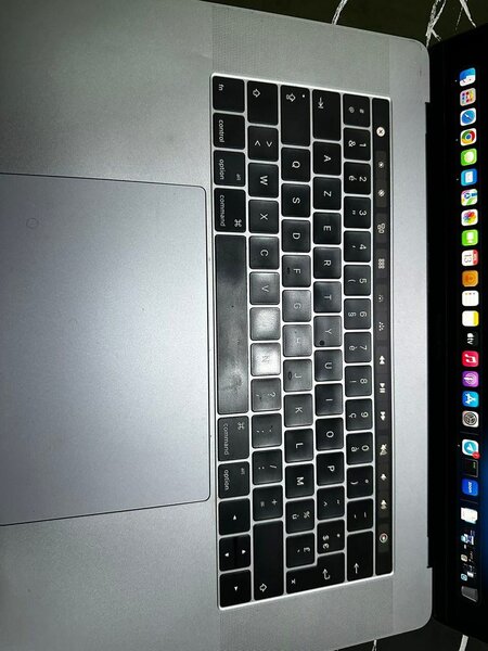 MacBook Pro 15" i7 16GB