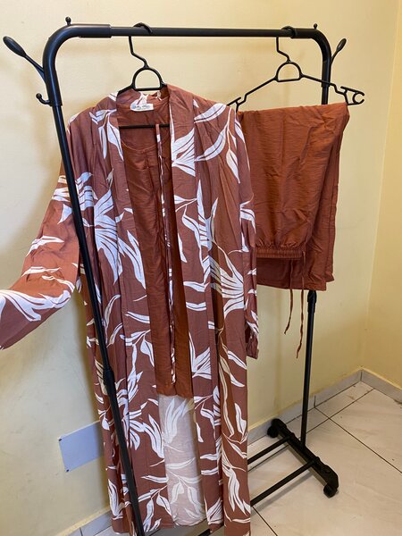 Ensemble féminin avec une abay