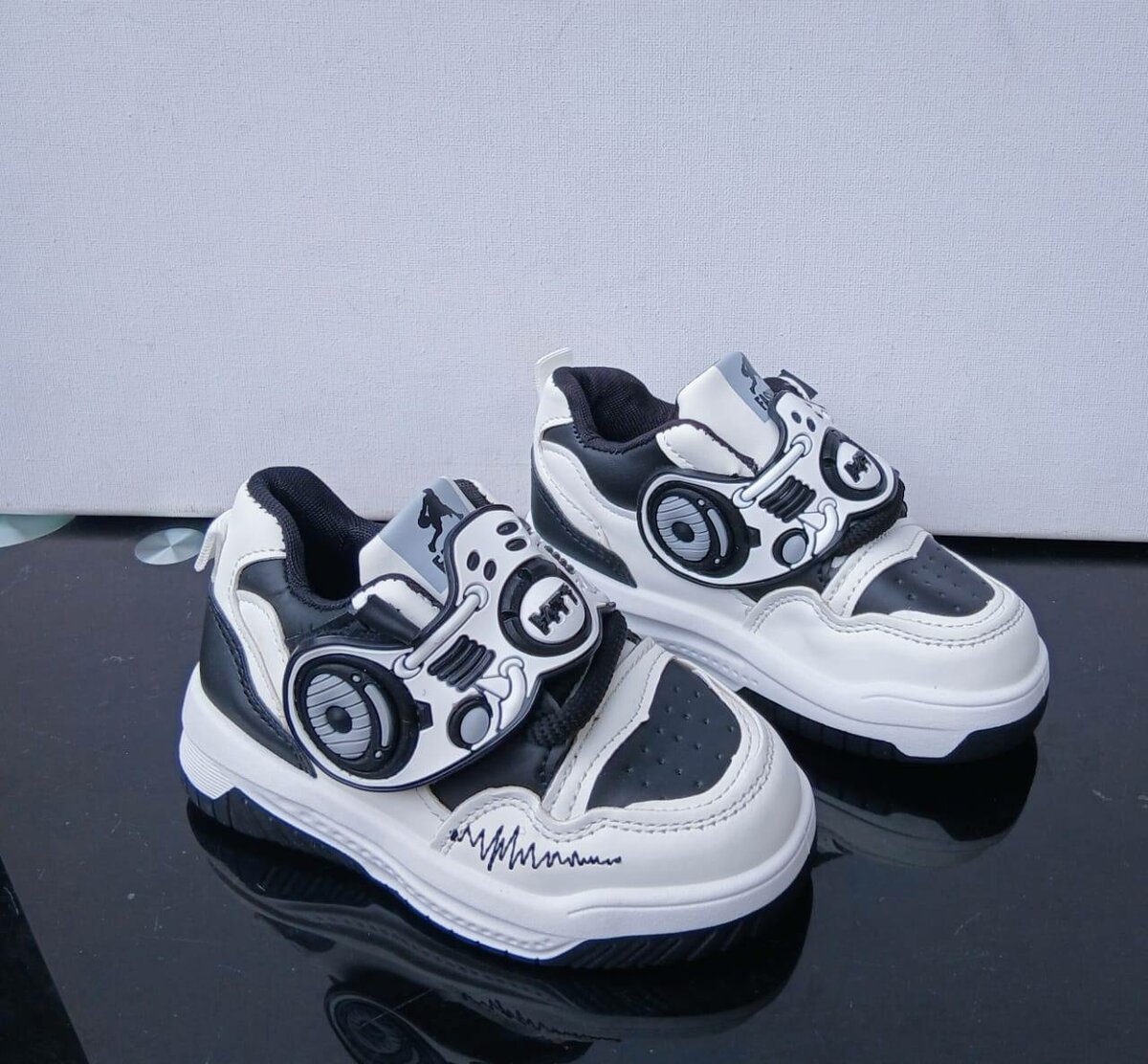 Baskets enfants design amusant