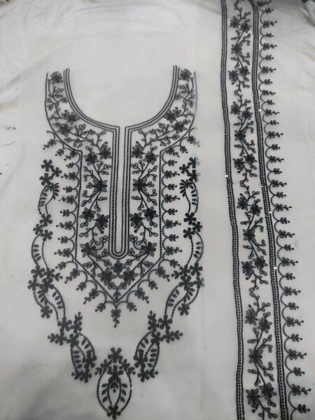 Black neckline+1 yard lace
