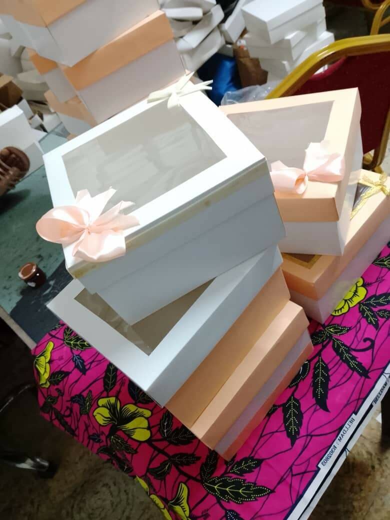 Boîtes cadeaux élégantes avec fenêtre