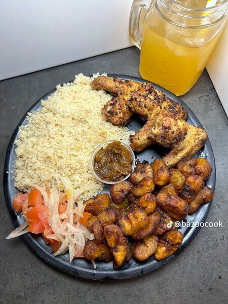 Assortiment raffiné de couscous et poulet