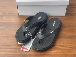 Tongs confortables noirs Luofu