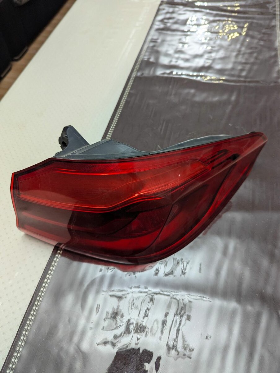 Задний  правый стоп bmw g30