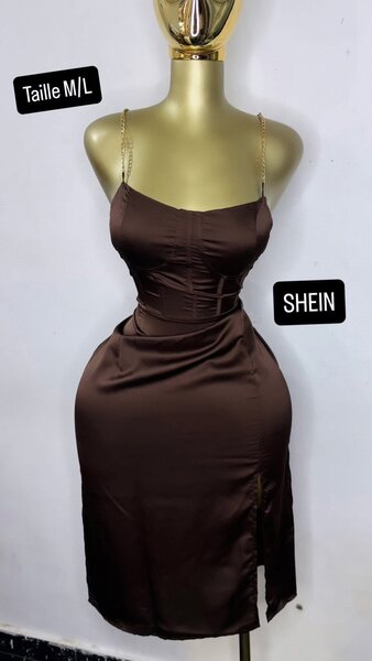 Robe satin chocolat moulante