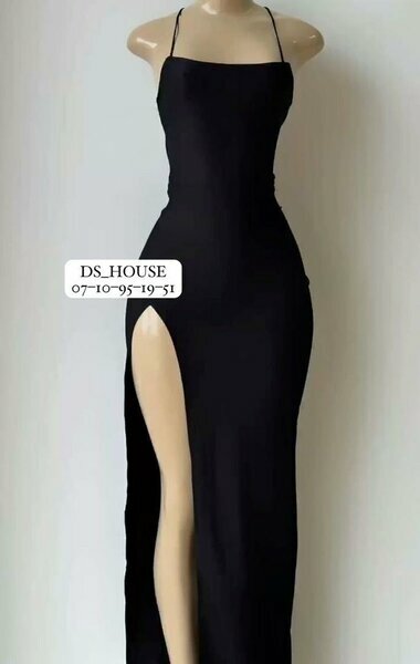 Robe longue noire à fente haute