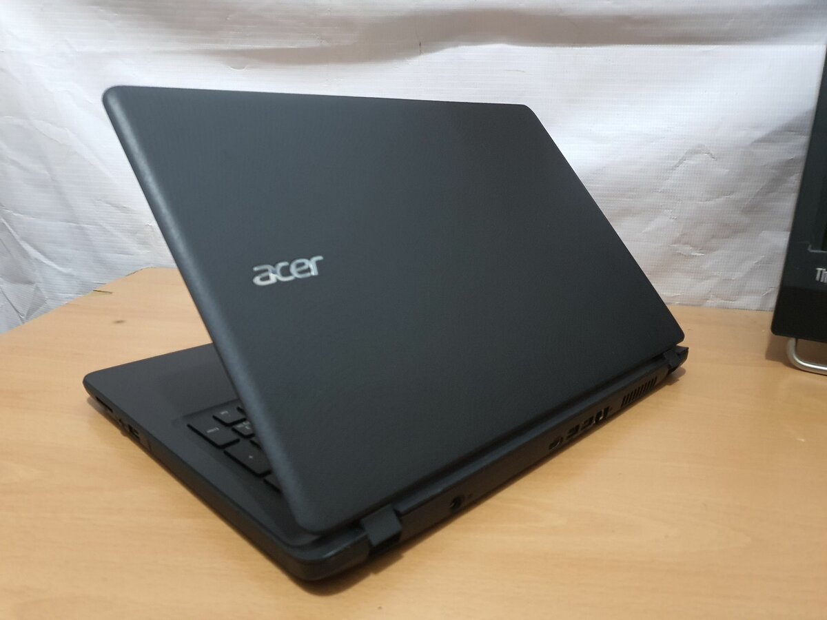 Acer Aspire ES1-572