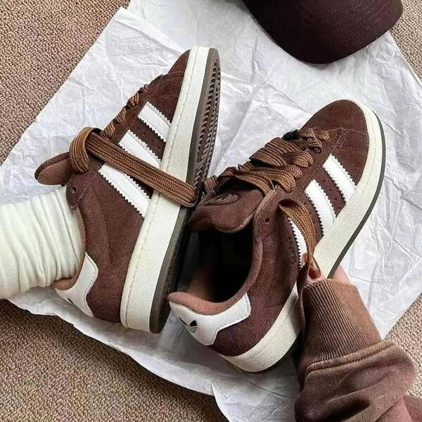 Baskets en daim marron chic