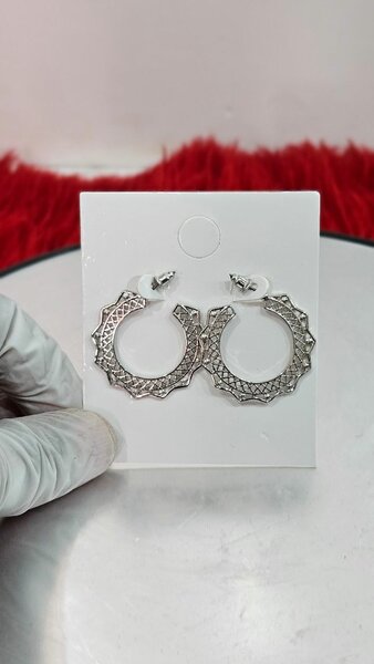 Boucles d'oreilles modernes