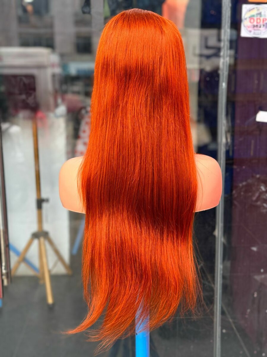Perruque lisse couleur orangé