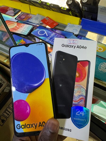 Galaxy Samsung A04E.  32GB+3RAM.