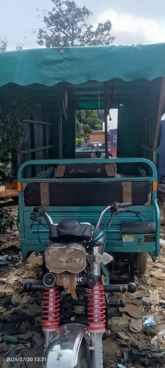 Moto triporteur pour transport