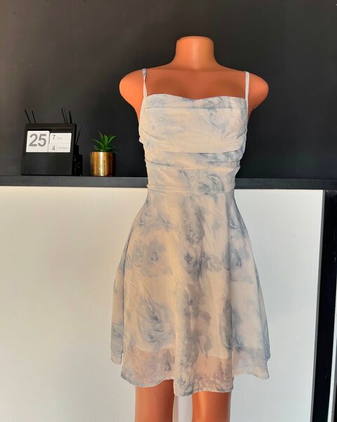  women's beautiful dress 