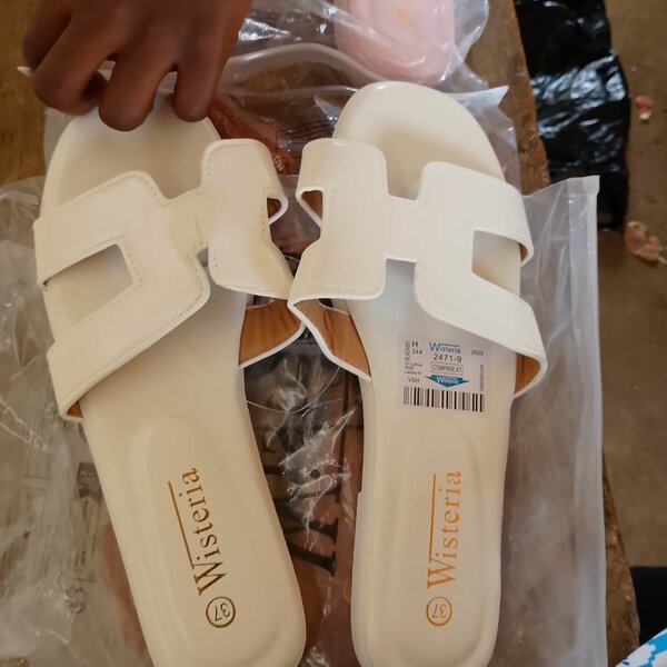 Sandales blanches élégantes