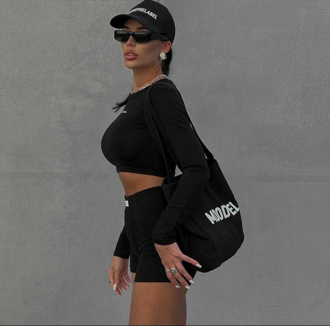 Лонгслив+шорты тянется очень хорошо качество высшее