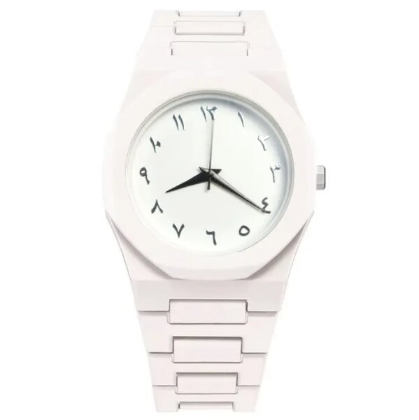 Montre élégante chiffre arabes