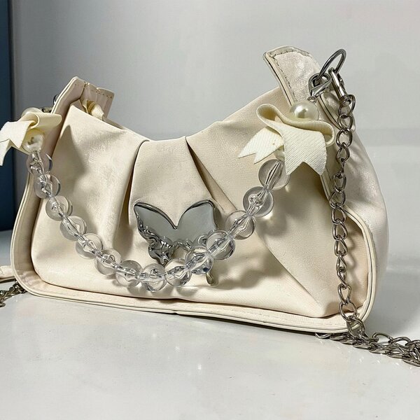 Элегантная белая сумка