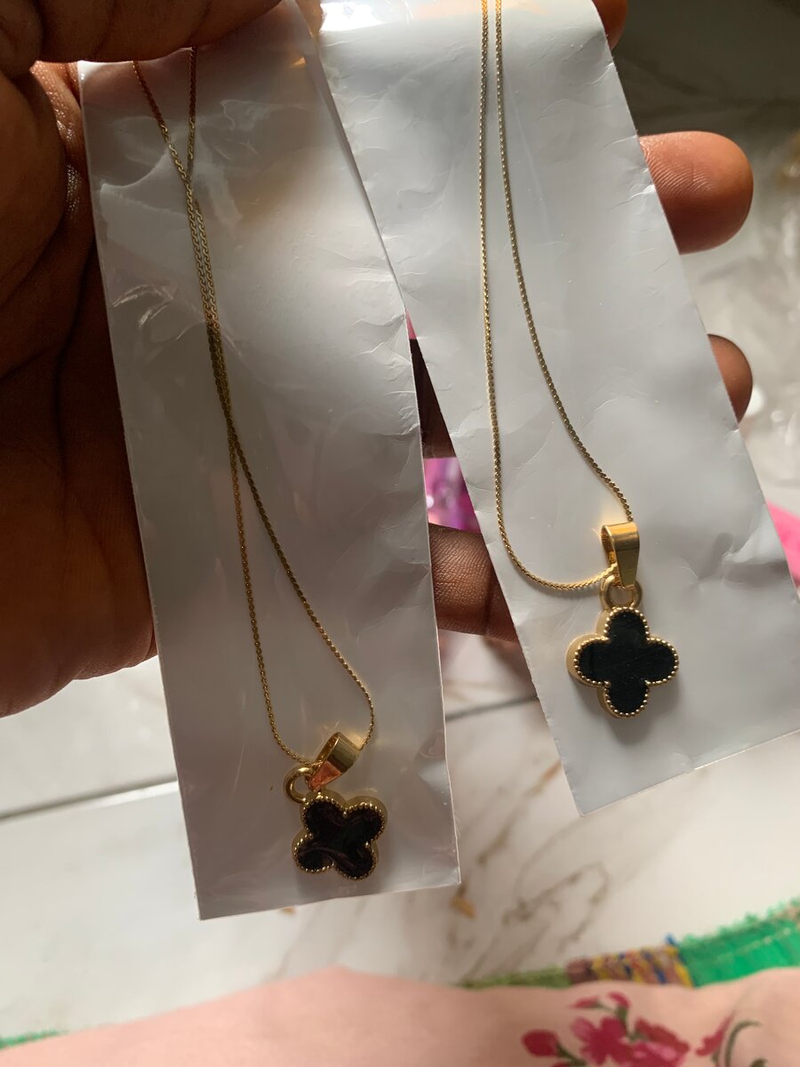 Accessoires femme, gloss,etc