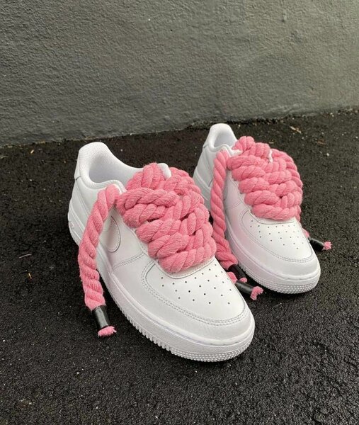 Baskets blanches avec lacets XXL roses