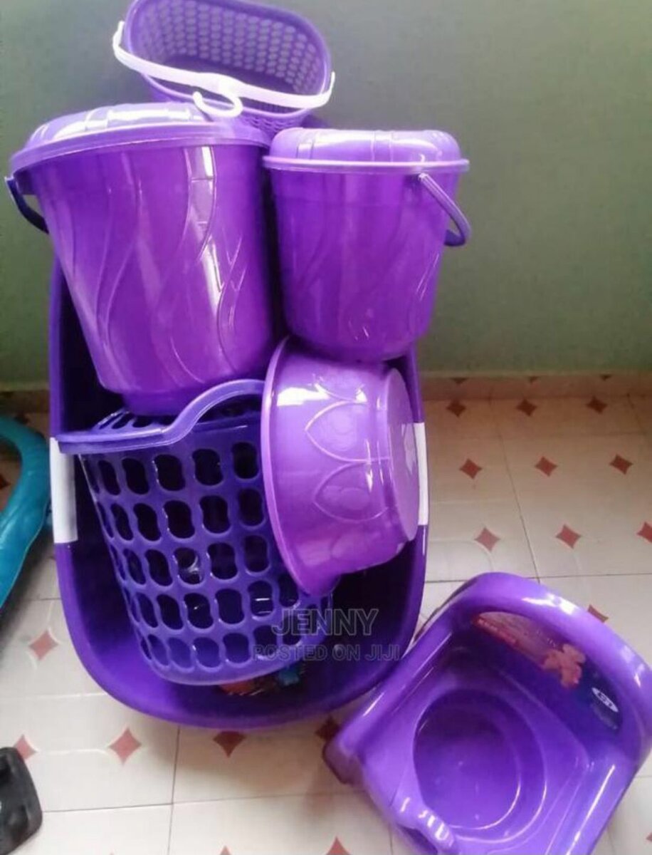 Baby bath tub with laundry basket