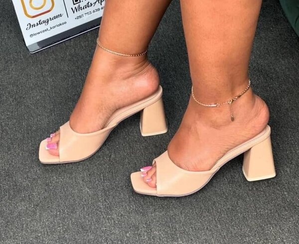 Mules à talon carré élégant