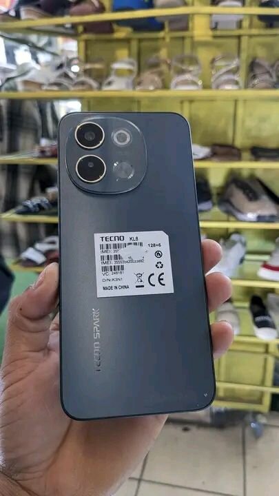 Smartphone Tecno Spark moderne