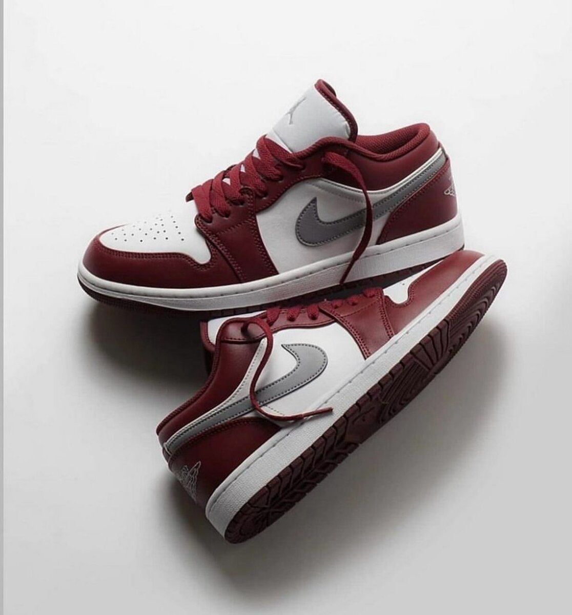 AIR JORDAN 1 LOW RED AND WHITE