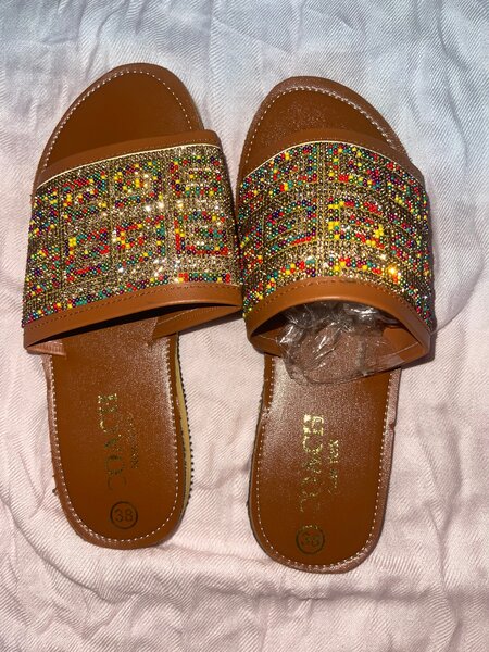 Sandales à strass colorés