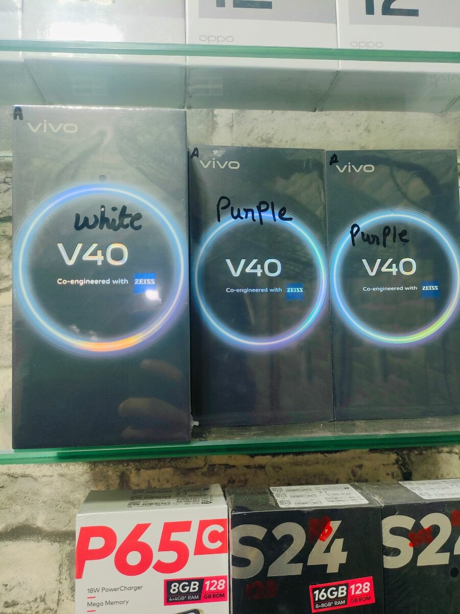 Vivo v 40