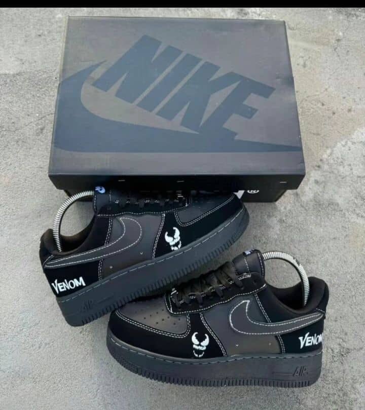 Baskets Nike Venom noires