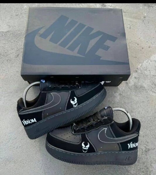 Baskets Nike Venom noires