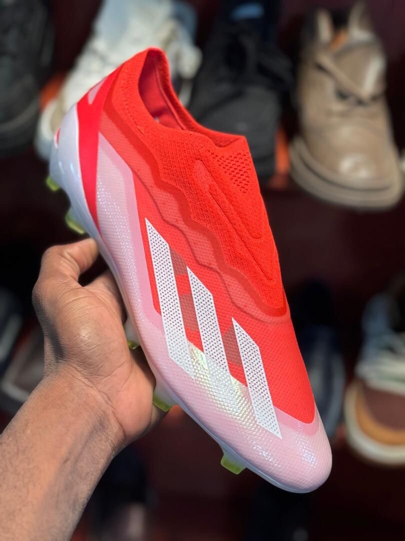 Chaussures de football rouges