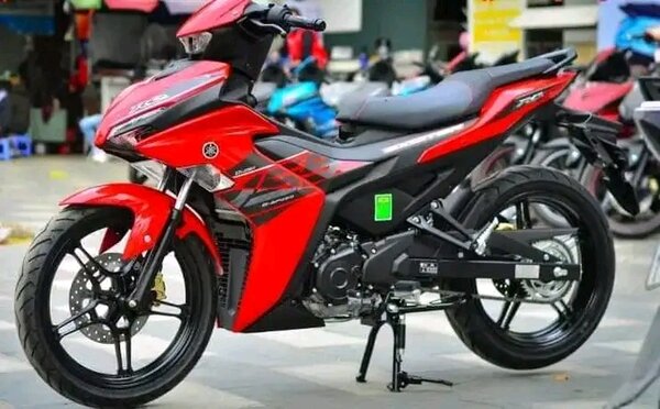 Moto sport rouge