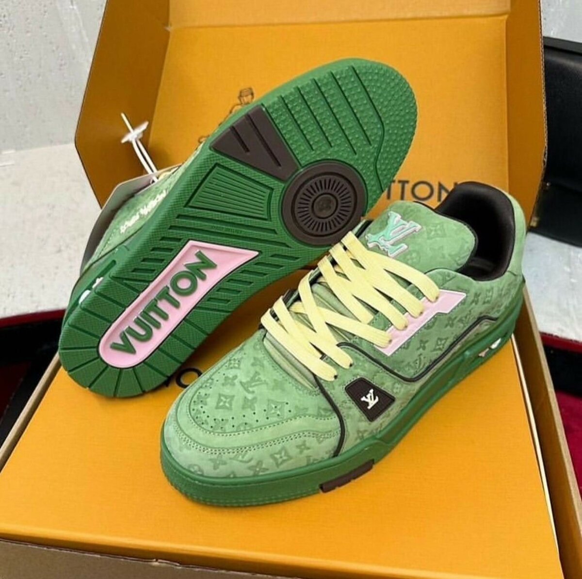 LOUIS VUITTON CLASSIC