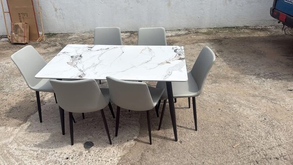 Table à manger marbre moderne