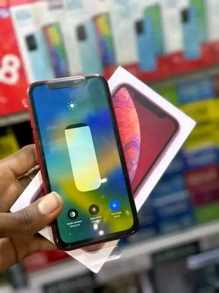 iPhone XR rouge neuf