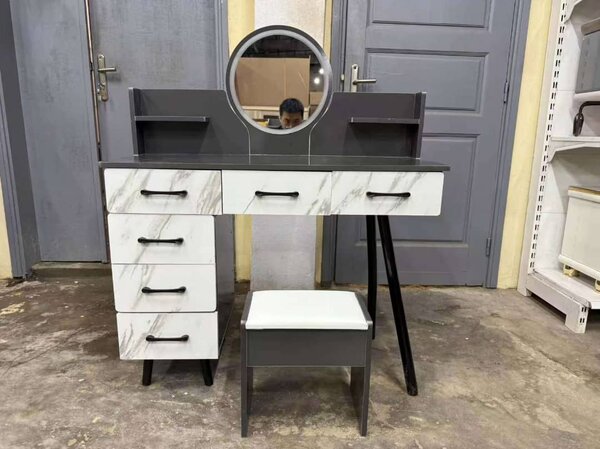 Coiffeuse moderne avec miroir