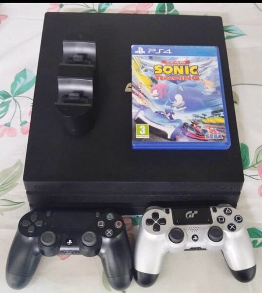 Console PS4 avec accessoire
