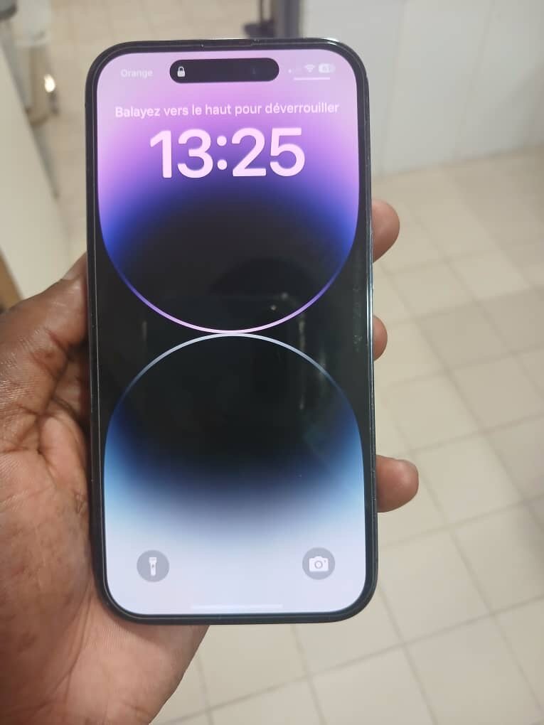 iPhone 14Pro avec le carton