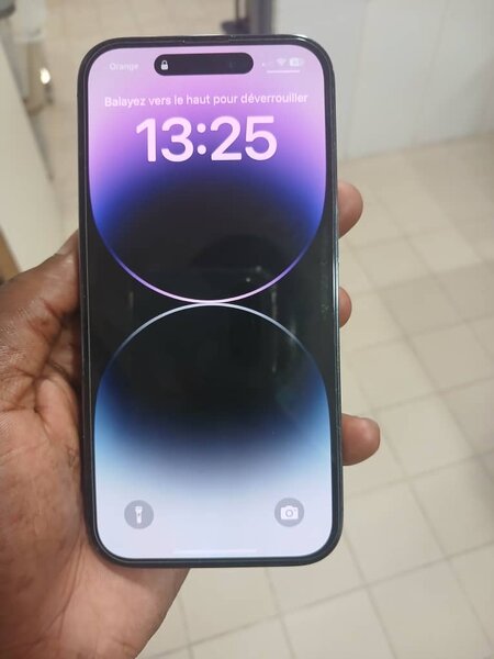 iPhone 14Pro avec le carton