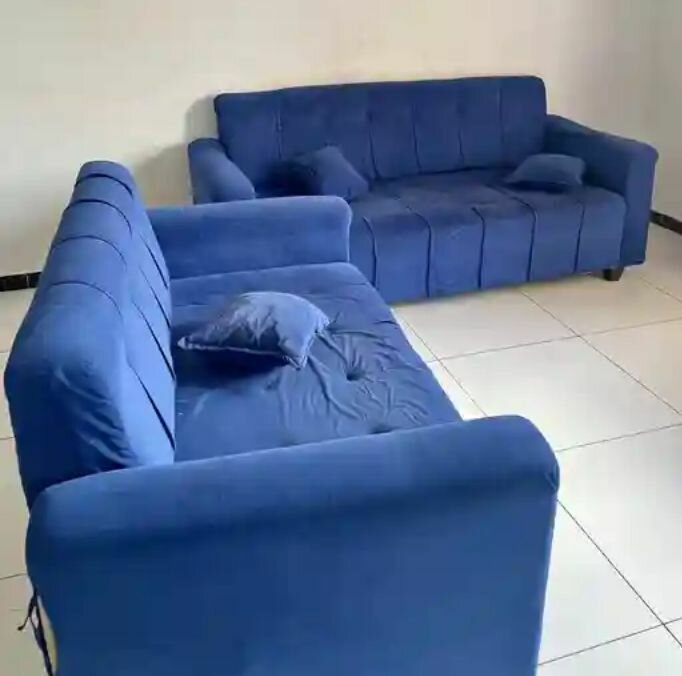 Canapé bleu confortable