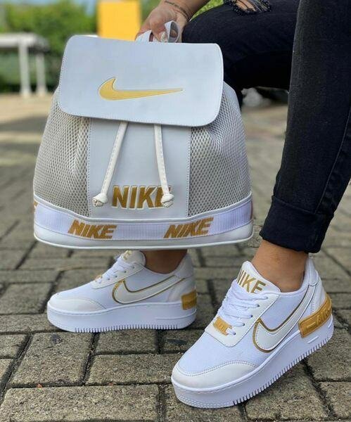 Ensemble sneakers et sac à dos Nike