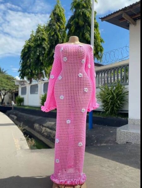 Robe en crochet rose élégant