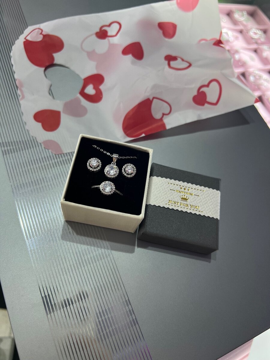 Все эти наборы по 2400сом