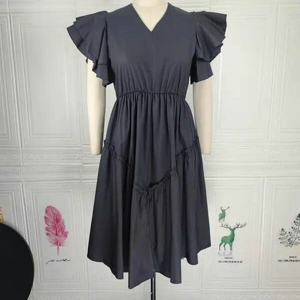 Women's trapezoidal dress with ruffles