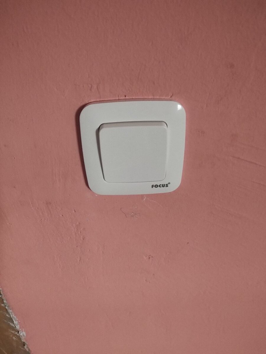 Interrupteur mural Focus moderne