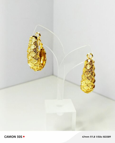 Boucles d'oreilles dorées texturées