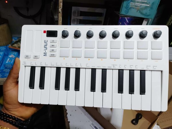 M-WAVE MIDI Keyboard Controller