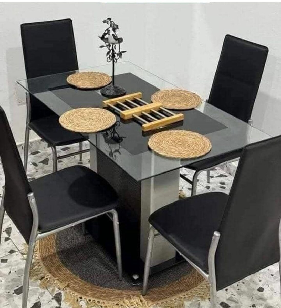 Table à dîner moderne en verre