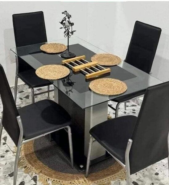 Table à dîner moderne en verre